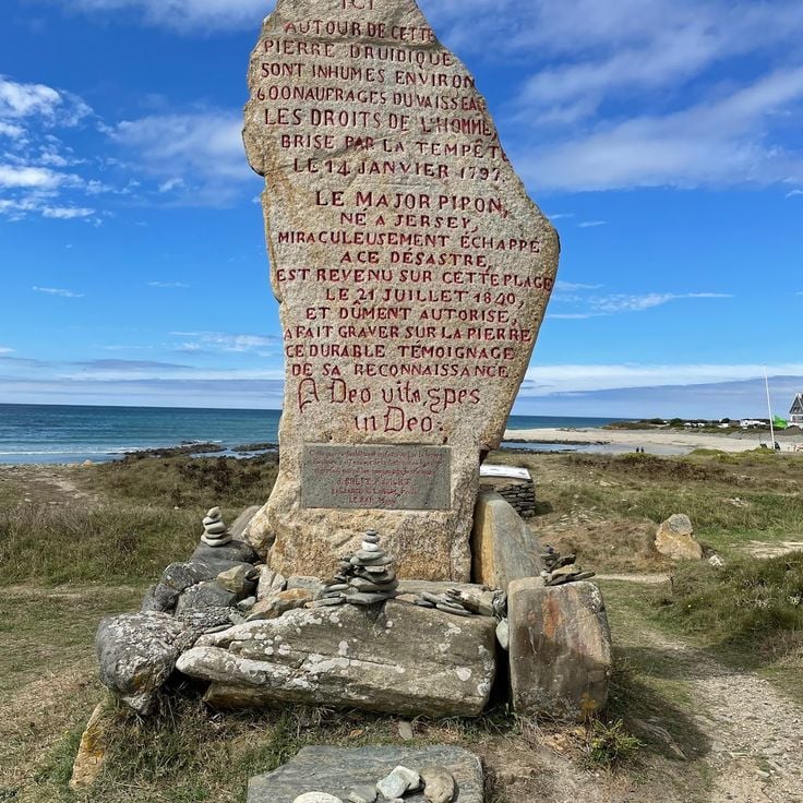 Menhir Praw Człowieka