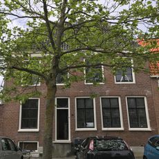 Breed pand onder dwars schilddak