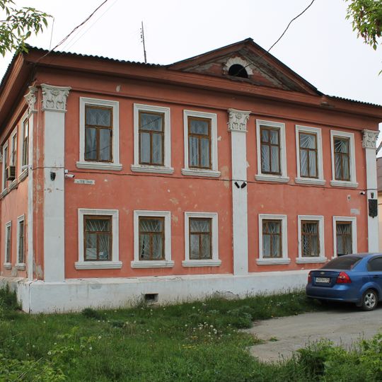 Особняк Лежнева, двухэтажный, каменный