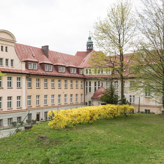 Klasztor ss. urszulanek w Bardzie