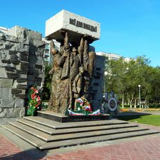 Orqa ishchilar haykali. Tyumen
