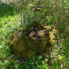 Podstavec u kostela svatého Jana Nepomuckého u zámku Javorná