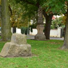 Odpočivný kámen u kostela v Údlicích