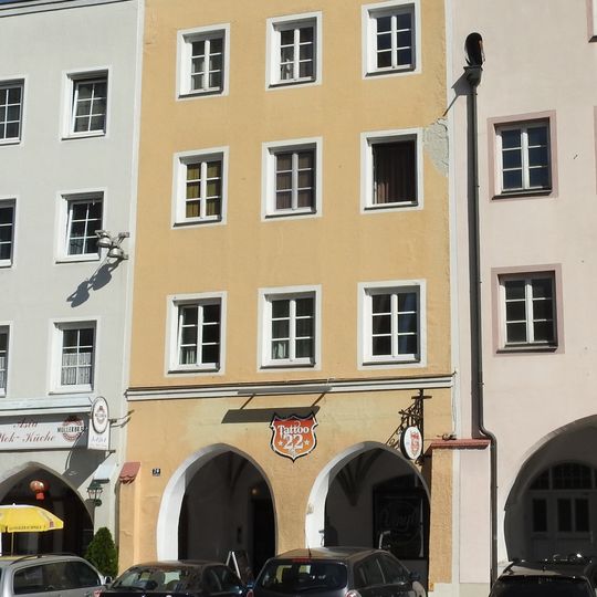 Wohn- und Geschäftshaus