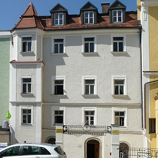 Wohn- und Geschäftshaus