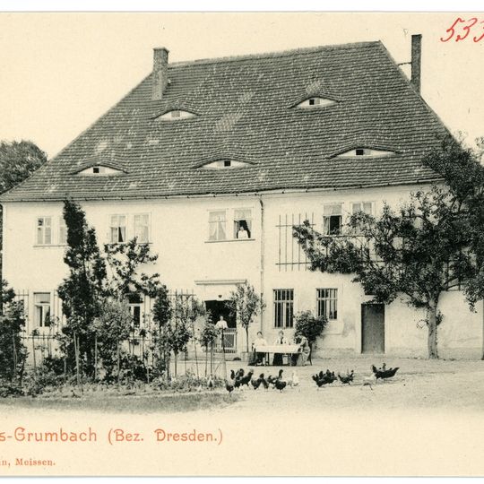 Pfarrhaus , Wohnstallhaus und Allee sowie Pfarrgarten mit Einfriedung des Pfarrhofs Am Oberen Bach 5; 6