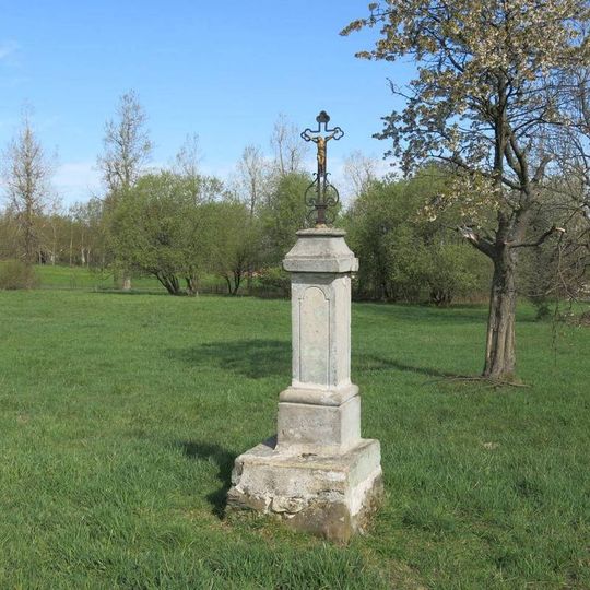Kříž na pastvině na západním okraji Kamenického Šenova