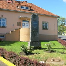 Pomník padlým na návsi v Čeradicích