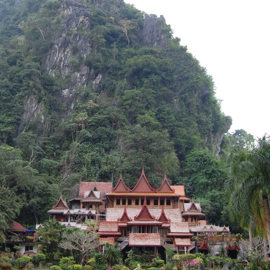 Wat Tham Khao Wong