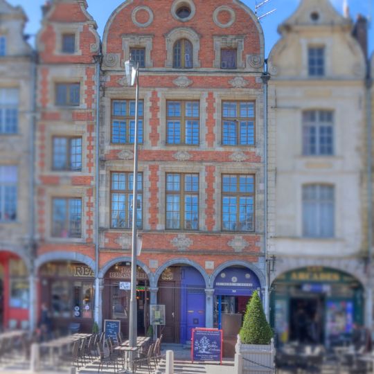 Immeuble, 32 place des Héros