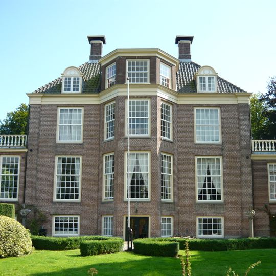 Vechtoever, hoofdgebouw