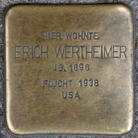 Stolperstein en memoria de Erich Wertheimer
