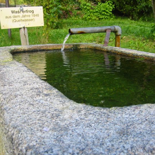 Granitwassertrog