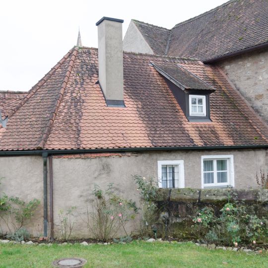 Befestigungsturm, ehemaliger halbrunder Schalenturm der Nordwestbastion der Stadtbefestigung, zu Wohnhaus ausgebaut