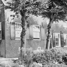 Boerderij met links een opkamer