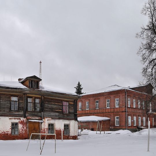 Школьный комплекс при Троицкой церкви