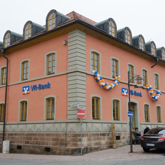 Ehemaliges Gasthaus, heute Bankgebäude