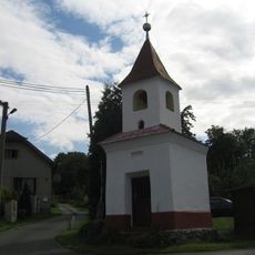 Kaple ve středu Dobříkovic
