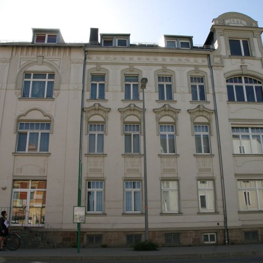 Mietshaus in geschlossener Bebauung Augustusburger Straße 53