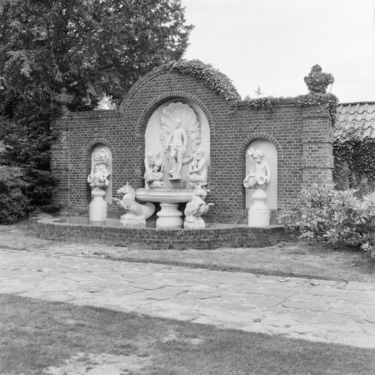 Fontein met beeldengroep