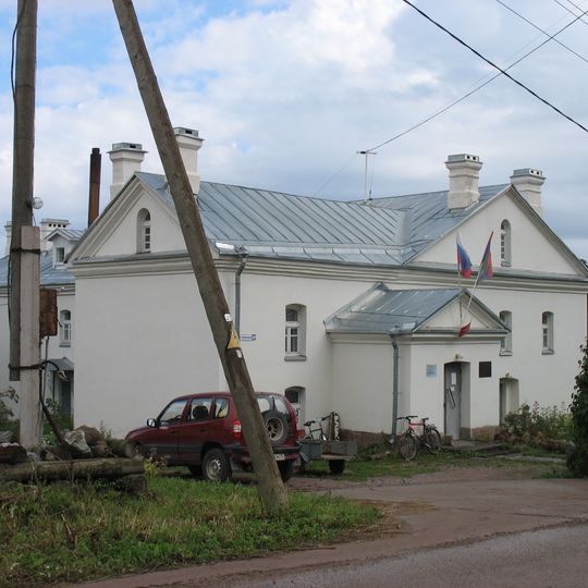 Каменный дом при гостинице