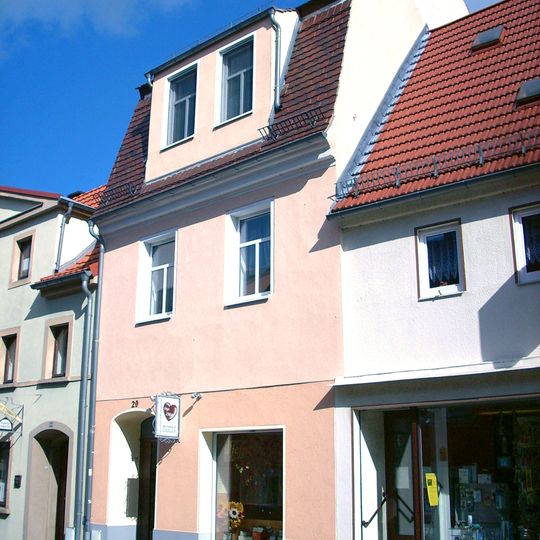 Wohnhaus in geschlossener Bebauung Großröhrsdorfer Straße 29