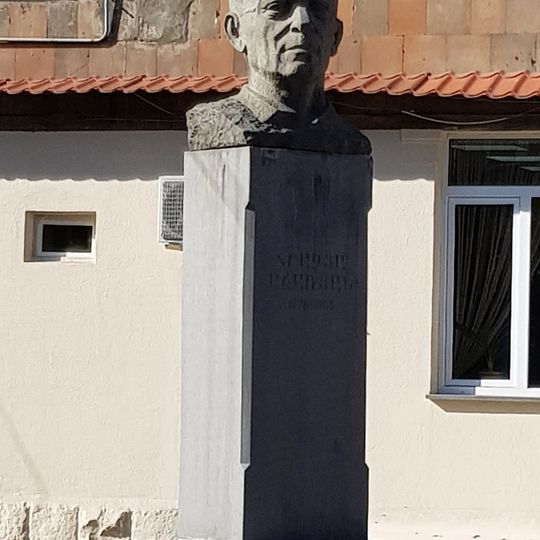 Buste de Hrachia Acharian