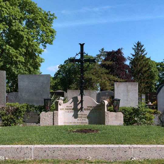 Karl Biedermann's, Alfred Huth's and Rudolf Raschke's grave