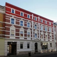 Wohn- und Geschäftshaus in geschlossener Bebauung Straße des Friedens 10