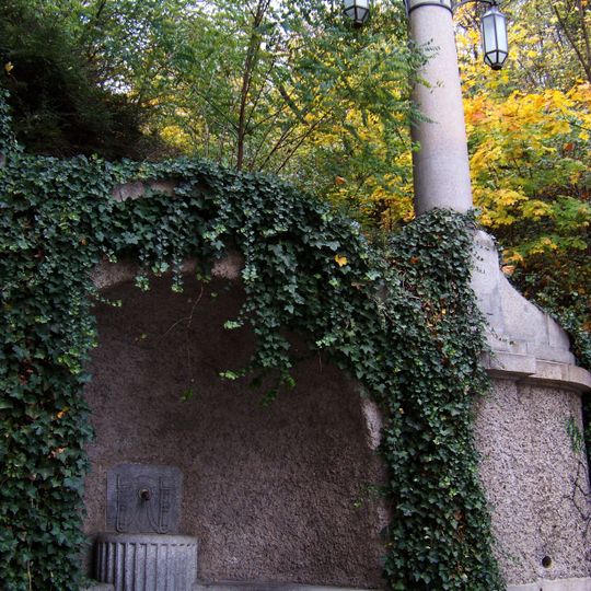Niche fountain in Pod Bruskou street
