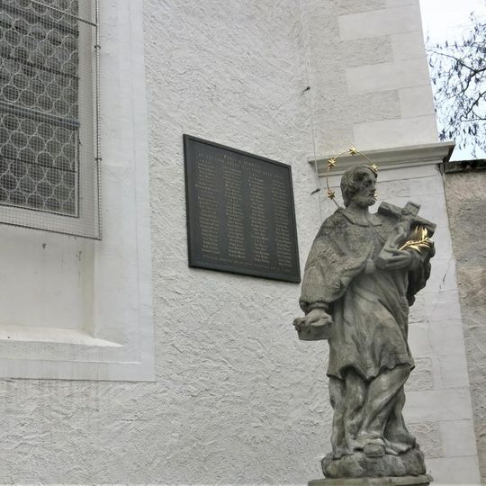 Pamětní deska padlým v 1. světové válce na kostele v Krásném Březně