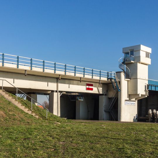 Brug Uitwellingerga over het Prinses Margrietkanaal