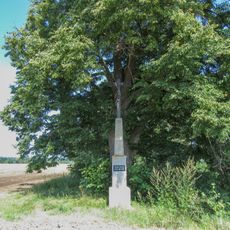 Kříž u Unčovic vedle cyklostezky