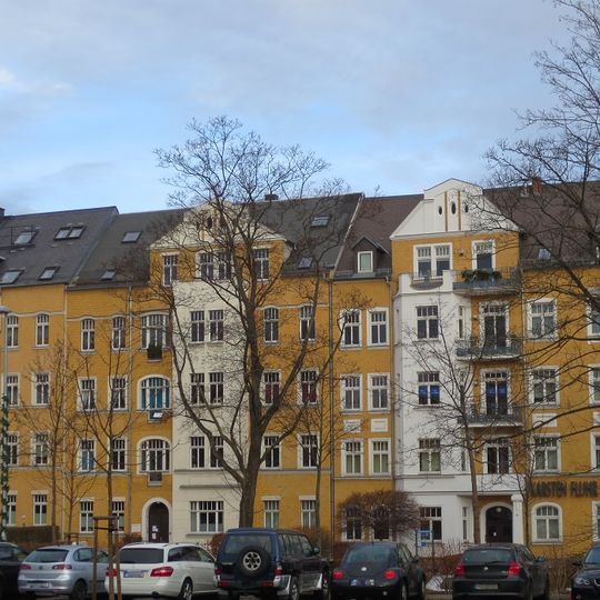 Drei Mietshäuser in geschlossener Bebauung konzipiert, mit Vorgärten Weststraße 88; 90; 92