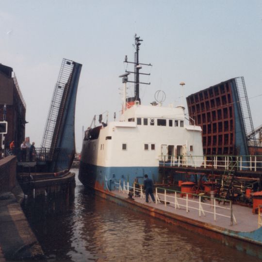 Lifting Bridge Bridgemasters Office Railings And Lamps