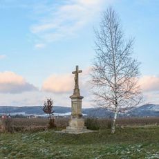 Kříž jižně od Bělkovic u rozcestí