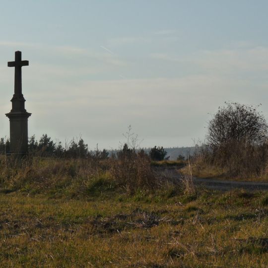 Kříž po kopcem Staré hory v Mohelně