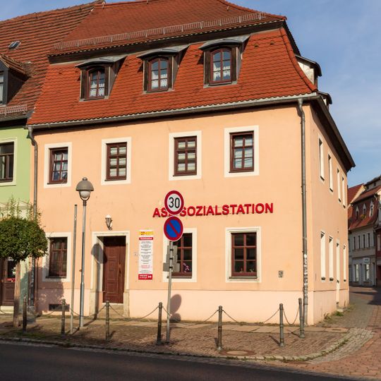 Wohnhaus in geschlossener Bebauung und Ecklage Markt 12
