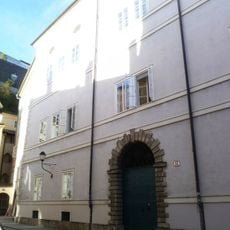 Ehem. Domdechantei und Trakl-Brunnen