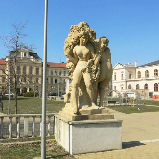 Sousoší tančících žen