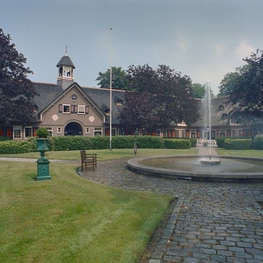 Melkerij Hofstede Oud-Bussem: boerderij
