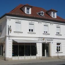 Wohn- und Geschäftshaus