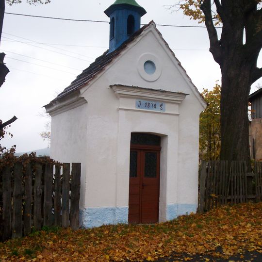 Przydrożna kapliczka domkowa w Błażkowej
