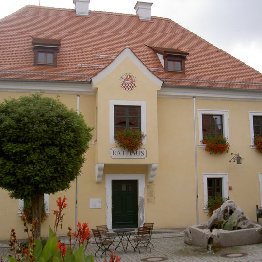 Ehemaliges Egerer Amtshaus, 1830–1910 Schule, seit 1911 Rathaus