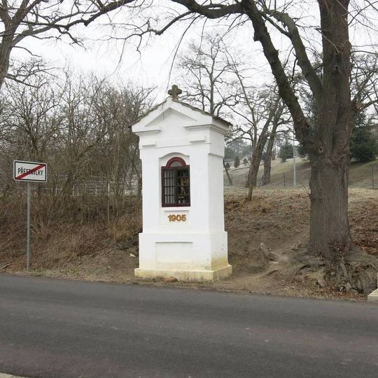 Kaplička u silnice na západním okraji Přestavlk