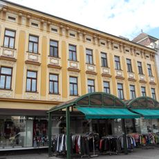 Wohn- und Geschäftshaus