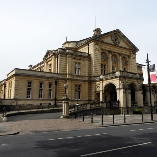 Town Hall, Town Hall Public House and attached wall
