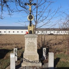 Kříž na východním okraji Častohostic