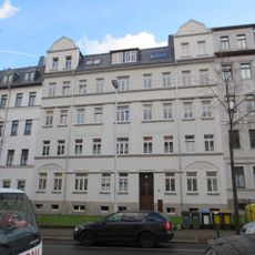 Mietshaus in geschlossener Bebauung mit Vorgarten Zeißstraße 38