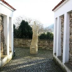 Socha Dech anděla na hradbách v Klášterci nad Ohří